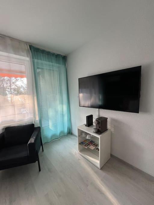 Quiet Apartment *